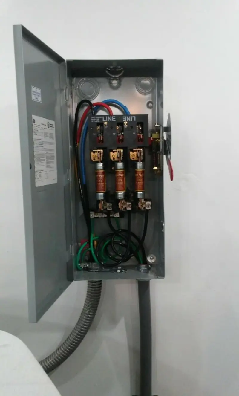 Three-phase disconnect switch installed for Smoke Detector Installation in Markham