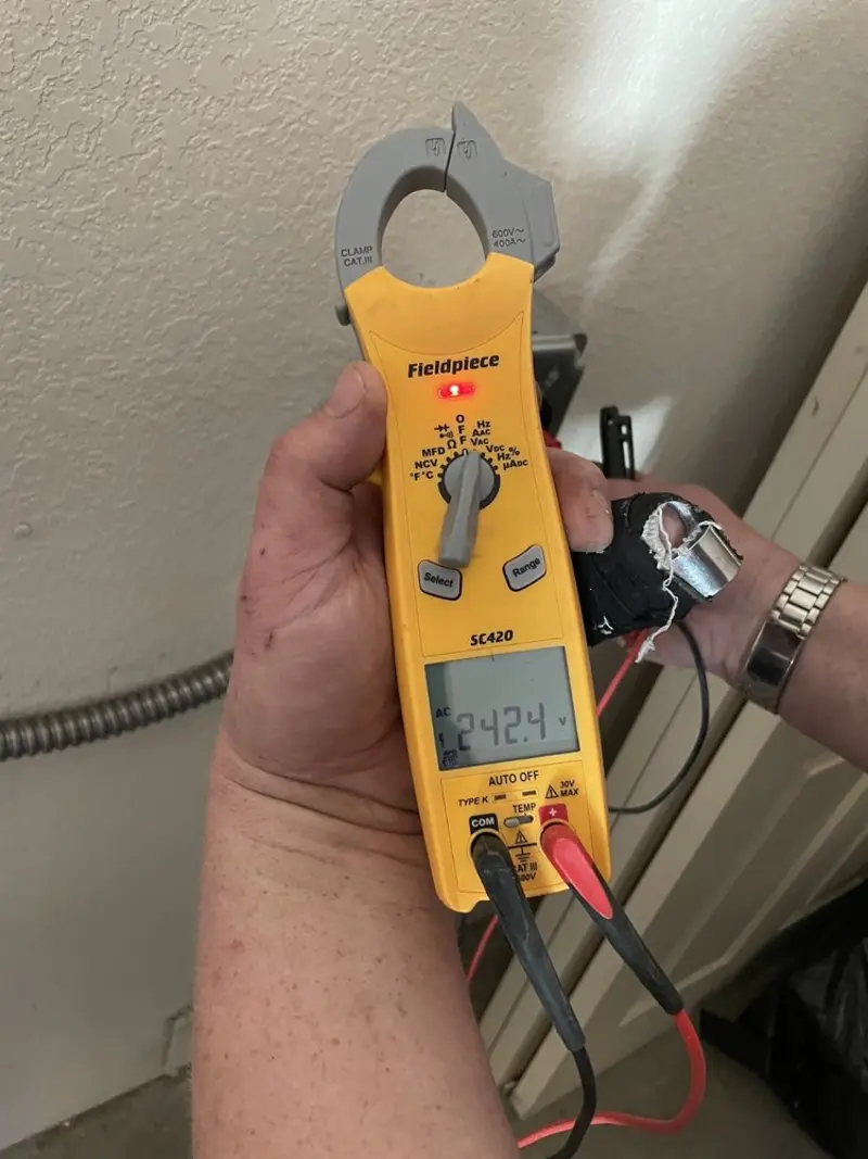 Voltage testing with clamp meter during Aluminum Wiring Replacement in Markham